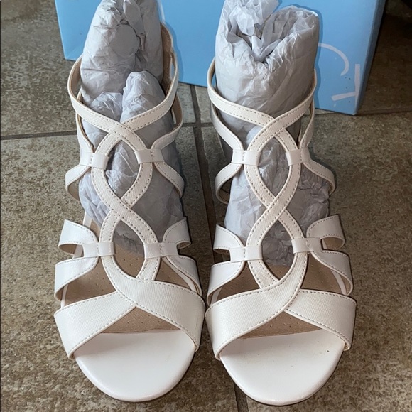 Sandals - Picture 3 of 6